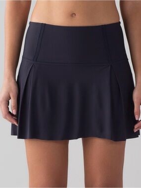 Lululemon Women's Navy tennis skirt